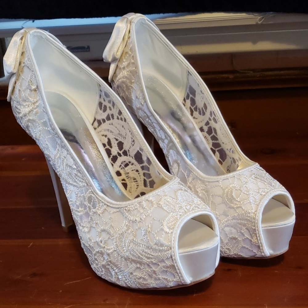 Shoes - Picture 3 of 4